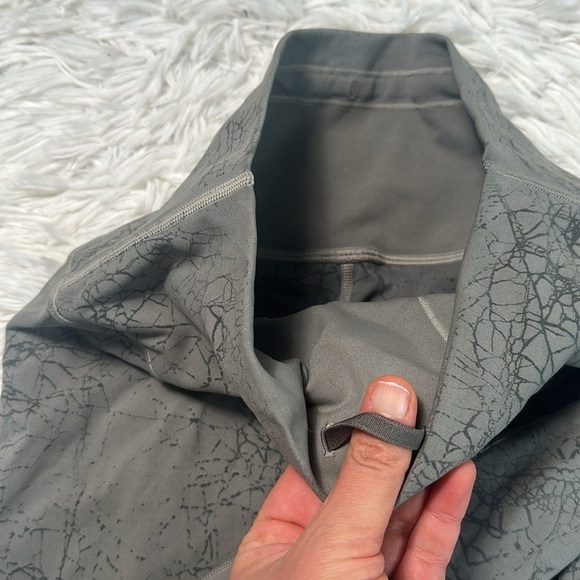 Lululemon Wunder Train High-Rise Short 8" Thread Dye Rover Black - Picture 3 of 6